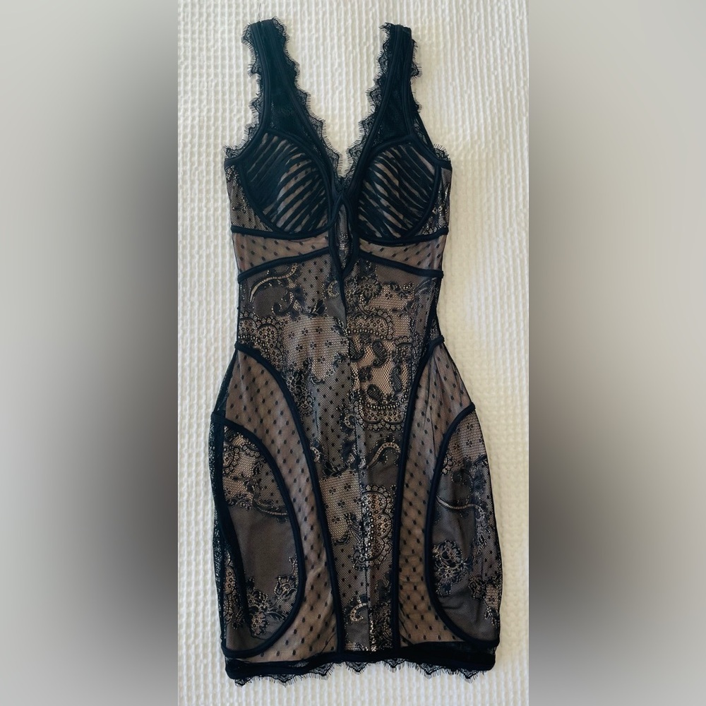 ⚡️Flash Sale⚡️ Bebe Elegant Black & Nude Lace Dress - Picture 3 of 9